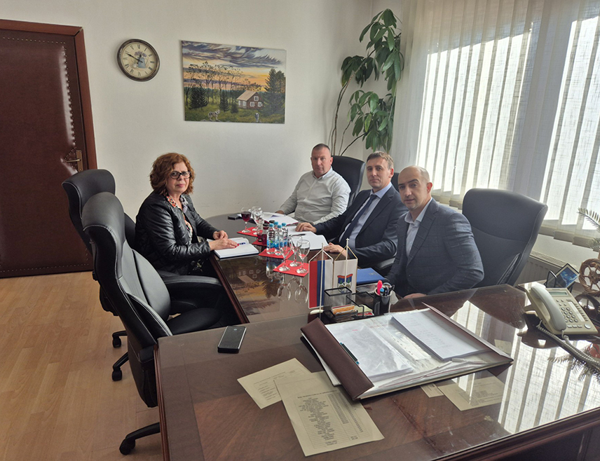 БАЊАЛУКА, 12. НОВЕМБРА /СРНА/ - Министар управе и локалне самоуправе Републике Српске Сенка Јујић изјавила је да је Министарство у континуираној комуникацији са представницима локалних заједница, с циљем да се обезбиједи правично и одрживо уређење радно-правног статуса запослених у органима локалне самоуправе.