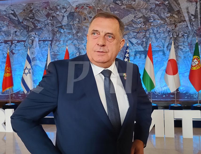 БЕОГРАД, 12. НОВЕМБРА /СРНА/ - Предсједник СНСД-а Милорад Додик изјавио је да је БиХ нефункционална и неодржива земља која не би могла да траје без међународног интервенционизма.