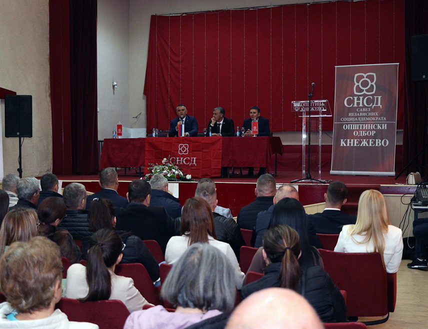 КНЕЖЕВО, 12. НОВЕМБРА /СРНА/ - Кандидат СНСД-а за предсједника Републике Српске на пријевременим изборима Синиша Каран истакао је вечерас у Кнежеву да је ова општина за Српску која сама одлучује, а против туђих наметања.