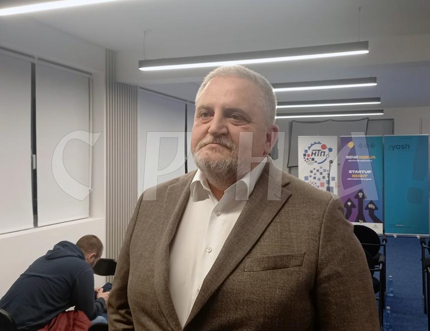 ИСТОЧНО САРАЈЕВО, 12. НОВЕМБРА /СРНА/ - "Вече идеја 2025 - Искра иновације", које се одржава у Источном Сарајеву, посвећено је локалним стартаповима и пружа прилику да се чују аутентичне приче успјеха и идеје које мијењају тржиште, рекао је директор Научно-технолошког парка Републике Српске Никола Драговић.