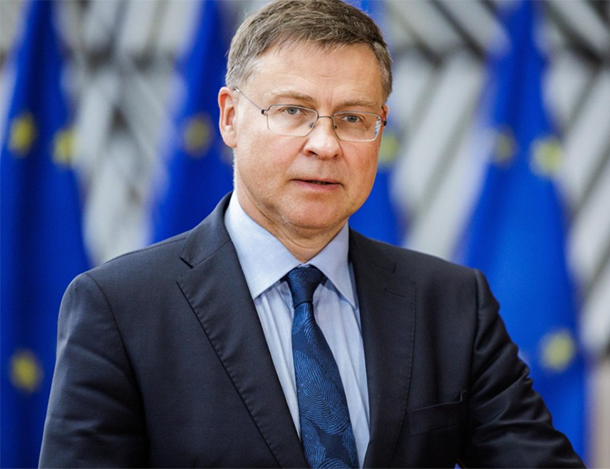 БРИСЕЛ, 12. НОВЕМБРА /СРНА - РИА Новости/ - Европска комисија забринута је за одрживост дуга Украјине, те зато давање редовних кредита више није могуће, изјавио је европски комесар за трговину Валдис Домбровскис.