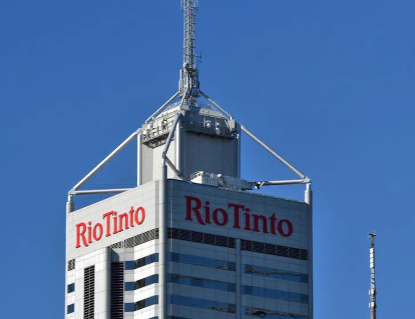 БЕОГРАД, 13. НОВЕМБРА /СРНА/ - "Рио Tинто група" одложила је свој литијумски пројекат Јадар у Србији, вриједан 2,95 милијарди долара, објавио је "Блумберг", позивајући се на интерни допис ове рударске компаније.