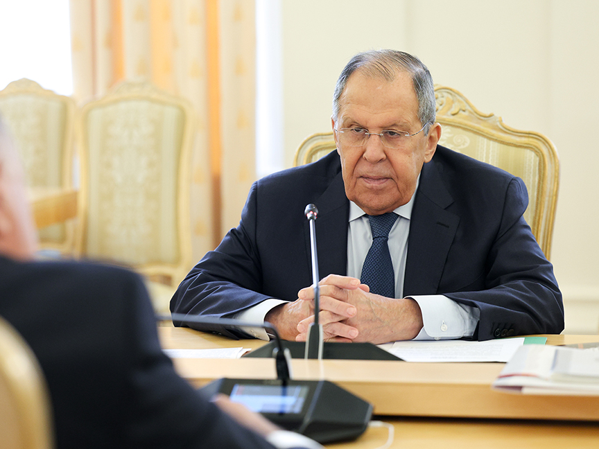 МОСКВА, 13. НОВЕМБРА /СРНА/ - Предсједник Украјине Владимир Зеленски доказао је да је нациста када је одликовао украјинске војнике који носе обиљежја повезана са "СС"  дивизијама, изјавио је руски министар спољних послова Сергеј Лавров.