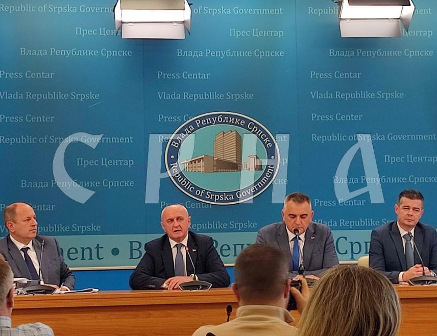 БАЊАЛУКА, 13. НОВЕМБРА /СРНА/ - Министар енергетике и рударства Републике Српске Петар Ђокић изјавио је да је циљ данашње тематске сједнице Владе Српске о стању у "Електропривреди" осигурати стабилан електросистем, који ће грађанима пружити довољно електричне енергије.