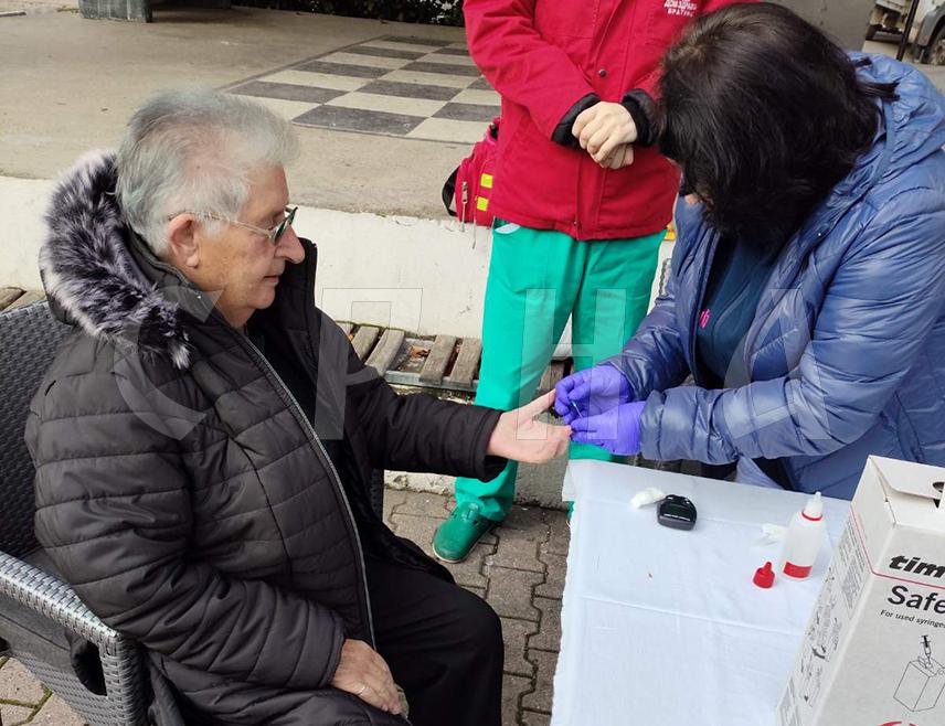 БРАТУНАЦ, 14. НОВЕМБРА /СРНА/ - Дом здравља Братунац данас је организовао бесплатно мјерење нивоа шећера у крви и крвног притиска за све заинтересоване на Тргу Милоша Обилића у овом мјесту.