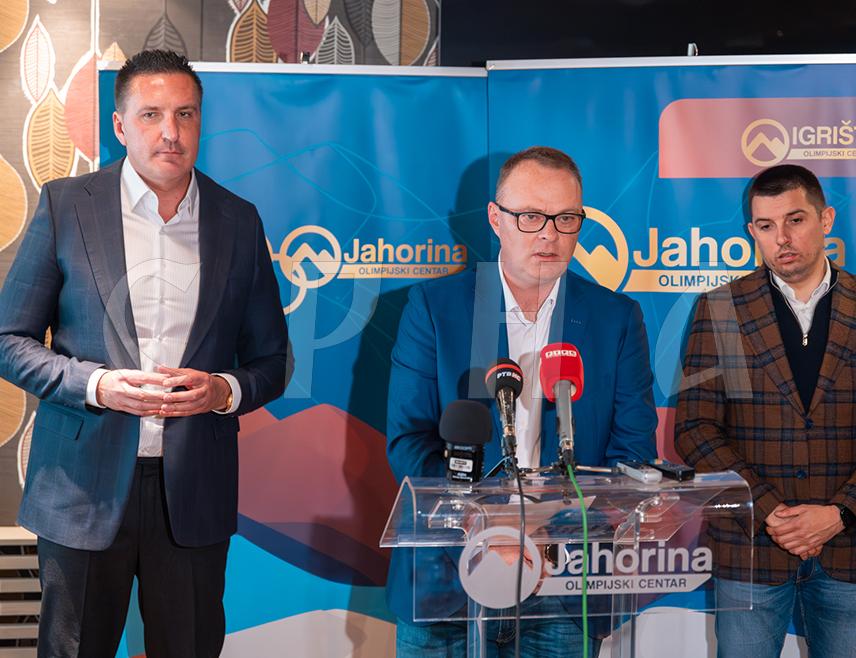ЈАХОРИНА, 14. НОВЕМБРА /СРНА/ - Сви тимови и службе спремни су за предстојећу зимску сезону на олимпијској планини Јахорини, изјавио је директор Олимпијског центра "Јахорина" Игор Жиљак.