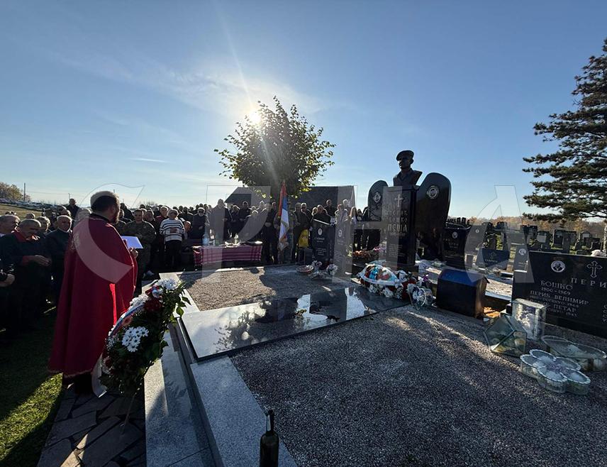 БРЧКО, 14. НОВЕМБРА /СРНА/ - У Ражљеву код Брчког данас је обиљежена 31 година од погибије Бошка Перића Пеше, прослављеног команданта специјалне јединице "Пеша" Прве посавске бригаде Војске Републике Српске /ВРС/.