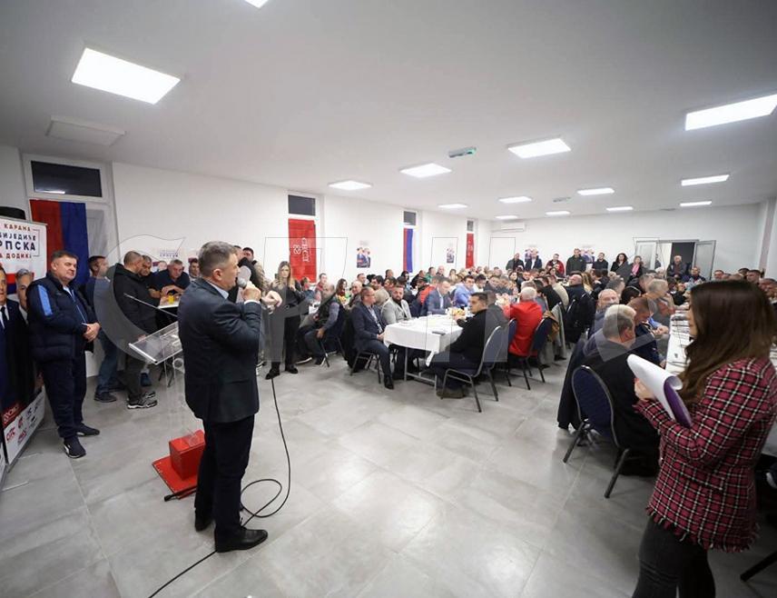 БАЊАЛУКА, 14. НОВЕМБРА /СРНА/ - Предсједник Градског одбора СНСД-а Бањалука Владо Ђајић поручио је да на предстојећим пријевременим изборима за предсједника Републике Српске треба гласати за кандидата СНСД-а Синишу Карана јер је то глас за сигурну будућност дјеце и стабилности Српске.