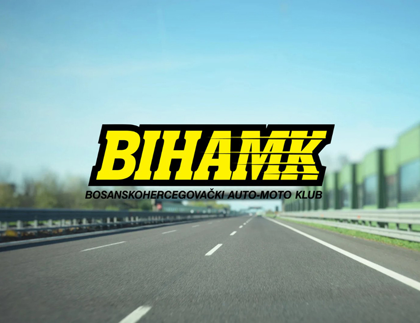 ЖИВИНИЦЕ, 15. НОВЕМБРА /СРНА/ - На магистралном путу Живинице-Бановићи у мјесту Рабића гробље обустављен је саобраћај због саобраћајне незгоде, саопштено је из Бихамка.