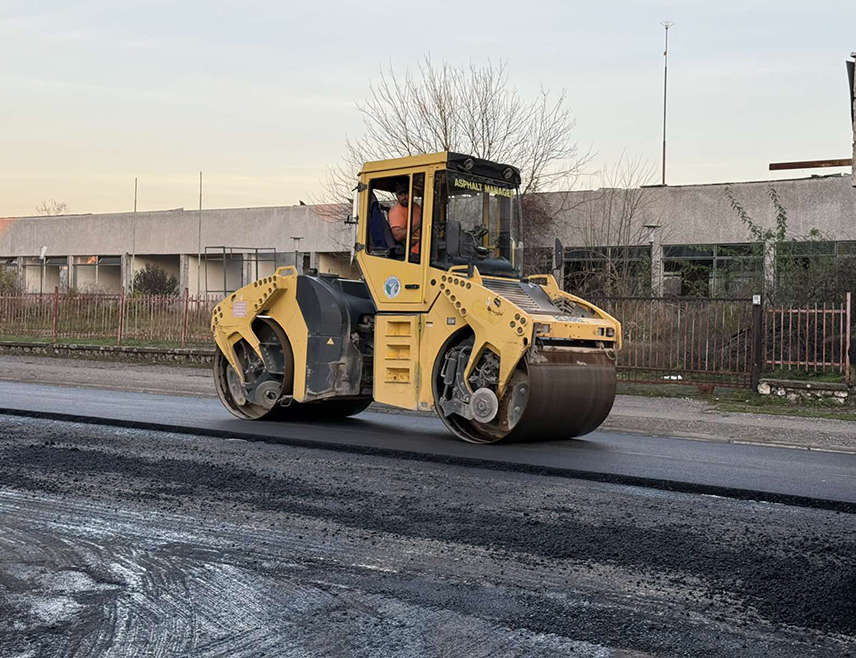 БАЊАЛУКА, 15. НОВЕМБРА /СРНА/ - Предсједник Владе Републике Српске Саво Минић изразио је задовољство што се приводе крају радови на адаптацији најдуже улице у Шамцу.
