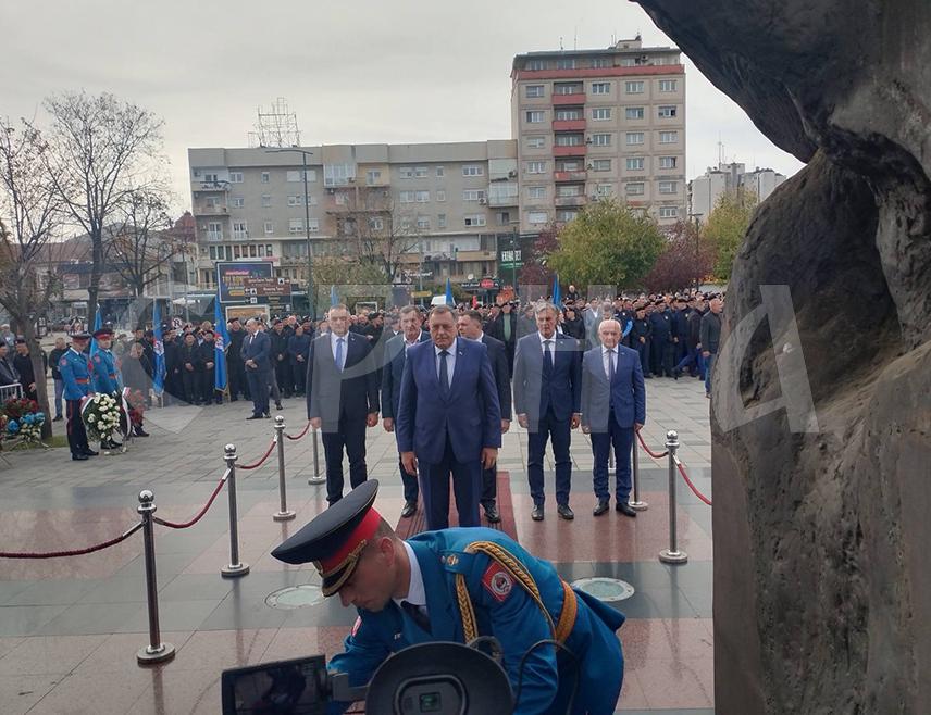 БИЈЕЉИНА, 15. НОВЕМБРА /СРНА/ - Специјална бригада полиције МУП-а Републике Српске била је ударна снага одбрамбене моћи Републике Српске, рекао је данас лидер СНСД-а Милорад Додик на обиљежавању Дана бригаде у Бијељини.