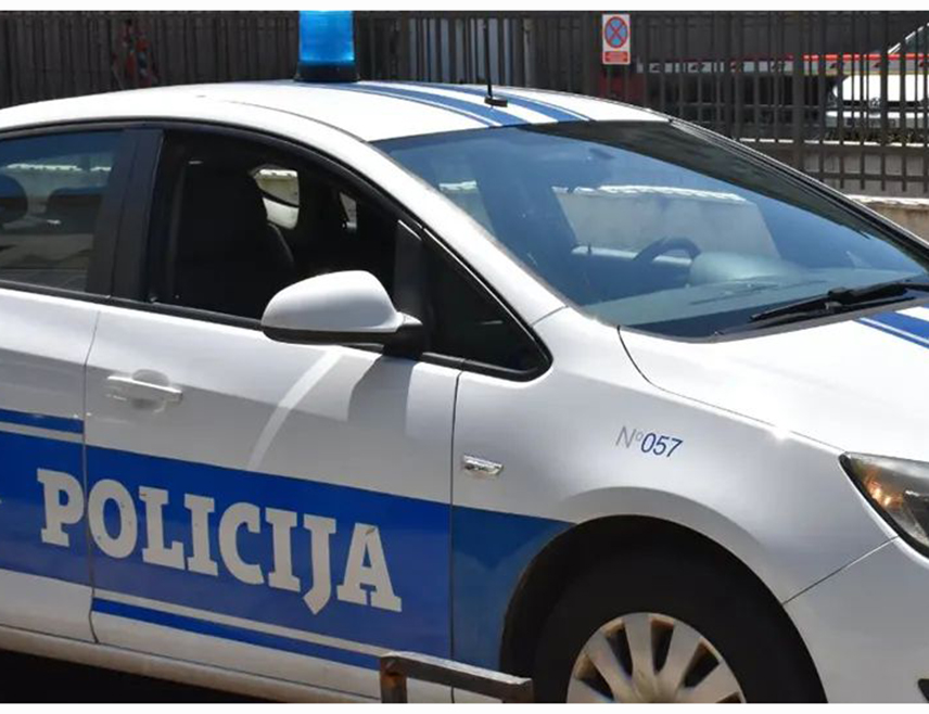 ПОДГОРИЦА, 15. НОВЕМБРА /СРНА/ - Полиција је у једном стамбеном објекту у Котору пронашла 18 страних држављана без пријављеног боравка, а сумња се да су путем интернета скидали новац са рачуна физичких лица из иностранства.