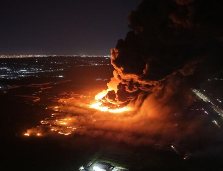 БУЕНОС АЈРЕС, 15. НОВЕМБРА /СРНА/ - Више од 20 људи повријеђено је усљед снажних експлозија у индустријском парку у близини Буенос Ајреса, након чега је избио велики пожар, саопштили су аргентински званичници.