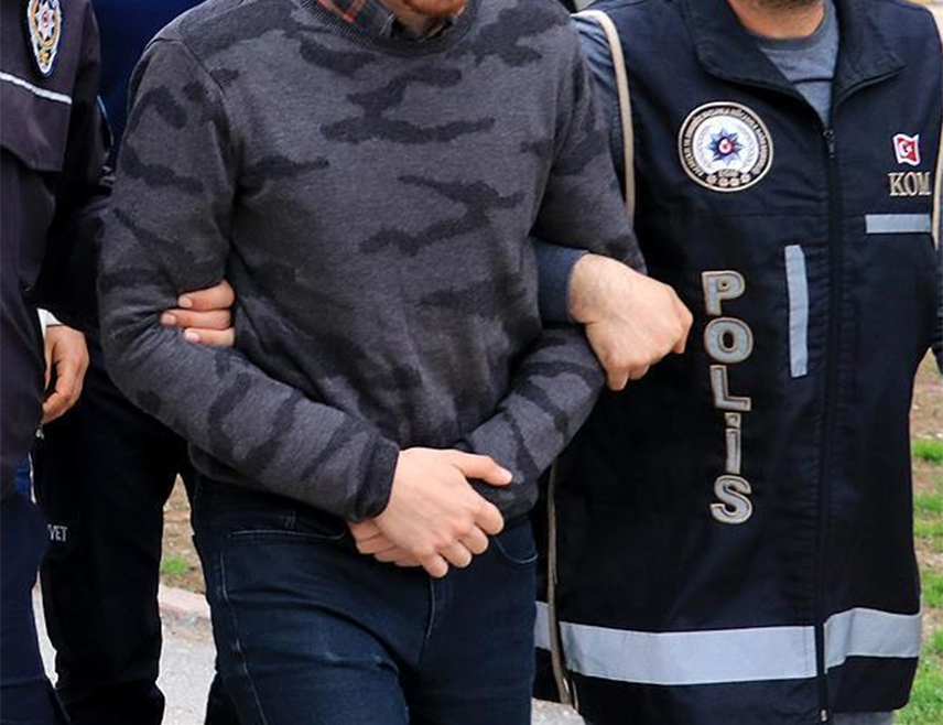 ИСТАНБУЛ, 15. НОВЕМБРА /СРНА/ - Турска полиција ухапсила је још три особе након што су Њемица и њено двоје дјеце умрли усљед тровања храном док су били на одмору у Турској, јавила је државна новинска агенција Анадолија.