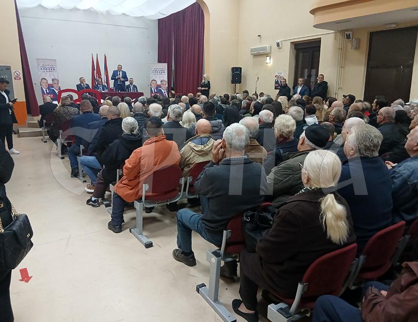 МОДРИЧА, 15. НОВЕМБРА /СРНА/ - Лидер СНСД-а Милорад Додик позвао је вечерас грађане у Модричи да на пријевременим предсједничким изборима подршку дају кандидату СНСД-а Синиши Карану који ће наставити да чува, јача и развија Републику Српску.