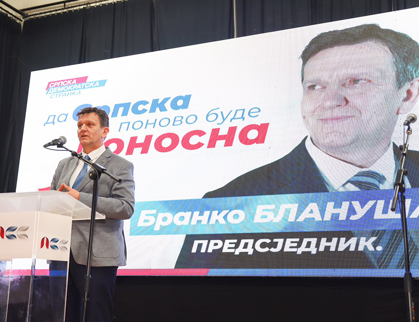 БАЊАЛУКА, 15. НОВЕМБРА /СРНА/ - Кандидат СДС-а за предсједника Републике Српске Бранко Блануша рекао је да обилази цијелу Српску како би разговарао са грађанима.