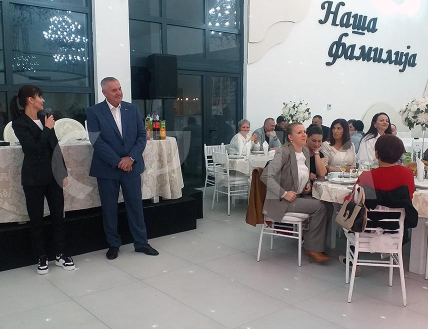 МИЛИЋИ, 16. НОВЕМБРА /СРНА/ - Глас за кандидата СНСД-а за предсједника Републике Српске Синишу Карана је глас за Републику Српску и њен опстанак, истакао је потпредсједник странке Радован Вишковић.