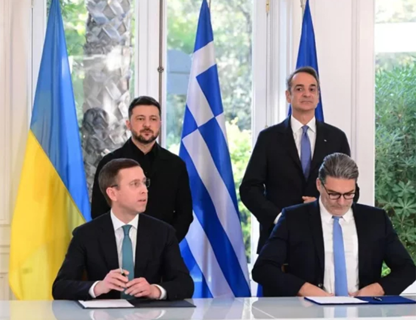 АТИНА, 16. НОВЕМБРА /СРНА/ - Грчка и Украјина склопиле су споразум о транспортовању америчког течног природног гаса у Украјину, за који су званичници рекли да ће ојачати регионалну енергетску безбједност док се Украјина спрема за тешку зиму.