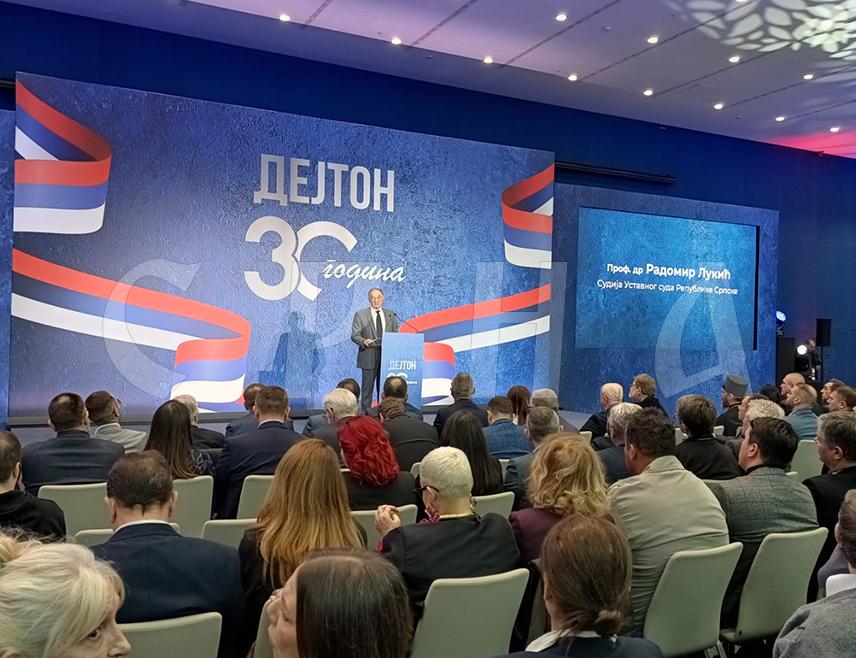 БЕОГРАД, 17. НОВЕМБРА /СРНА/ - Дејтонски споразум донио је мир, који вриједи славити, јер мир нема алтернативу, али је и Србима донио висок степен аутономије, истакао је данас у Београду један од учесника дејтонских преговора Радомир Лукић.