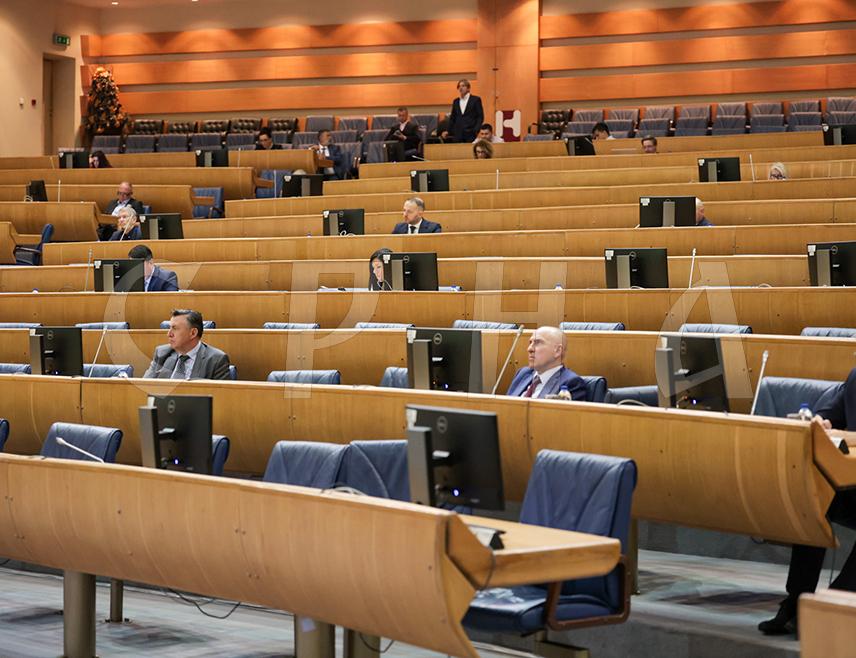САРАЈЕВО, 17. НОВЕМБРА /СРНА/ - Представнички дом Парламентарне скупштине БиХ расправљаће по хитној процедури о Приједлогу закона о буџету институција БиХ и међународних обавеза за ову годину.