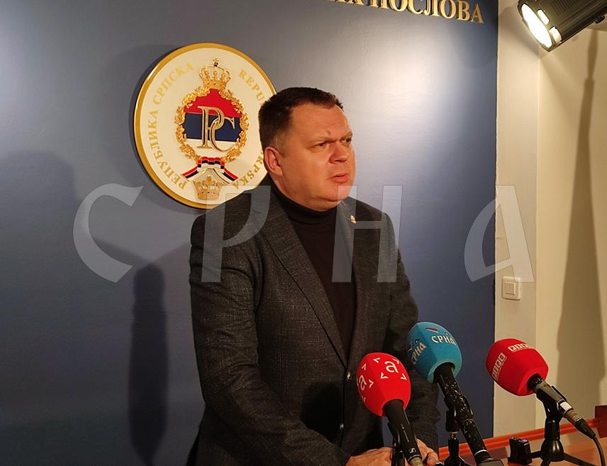 БАЊАЛУКА, 17. НОВЕМБРА /СРНА/ - Министар унутрашњих послова Републике Српске Жељко Будимир изјавио је да је тендер за набавку стационарних радара поништен јер је неопходна додатна анализа одређених техничких детаља, чиме би се одговорило на питања која постављају потенцијални добављачи.