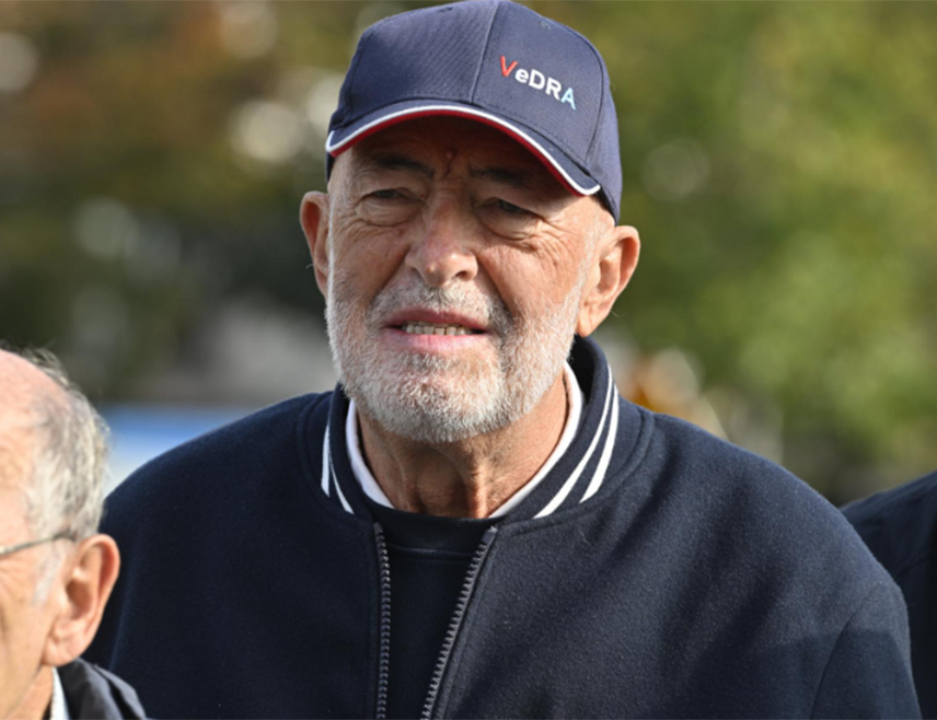 ВУКОВАР, 17. НОВЕМБРА /СРНА/ - Припаднике Удружења ратних ветерана Ведра из Сплита данас је педесетак вуковарске Хвидре спријечило да у Дунав код Вуковара спусте вијенац у спомен на Србе убијене 1991. године.