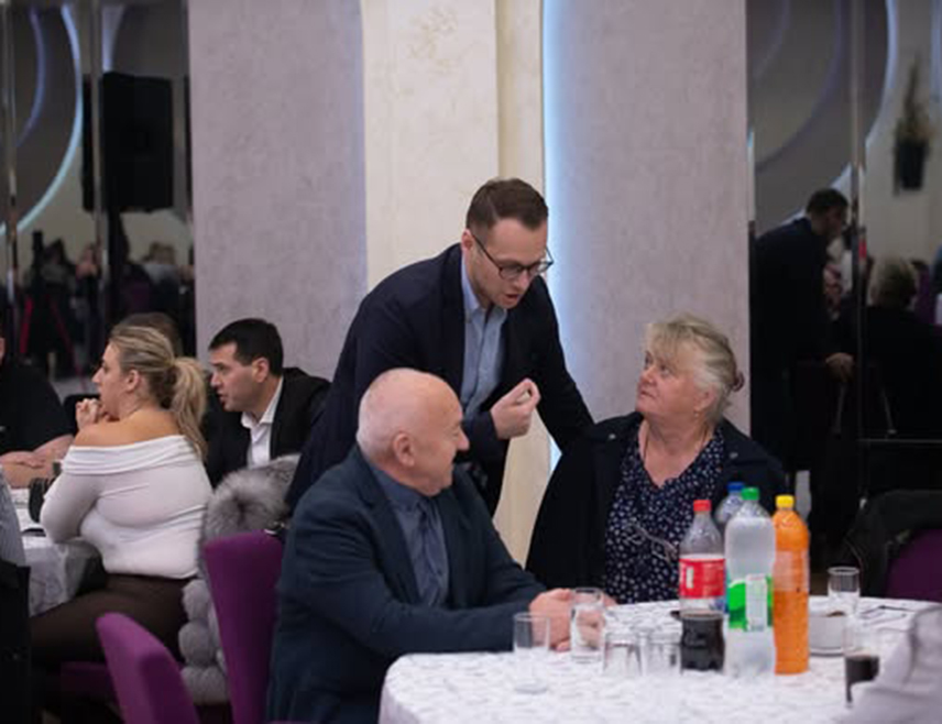 БИЈЕЉИНА, 17. НОВЕМБРА /СРНА/ - Народ Републике Српске спремaн је да на пријевременим изборима јасно и гласно одбрани своју вољу, порука je из Градског одбора СНСД-а Бијељина.