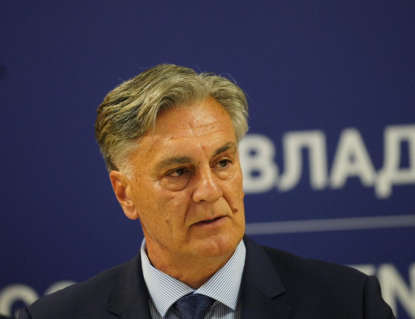 BELGRAD, NOVEMBER 17 /SRNA/ – The candidate of SNSD for the President of Republika Srpska Siniša Karan said that anyone voting against him is voting against the politics that protects Republika Srpska and for Christian Schmidt and the Bosniak political elite, which, he said, seeks a unitary BiH.