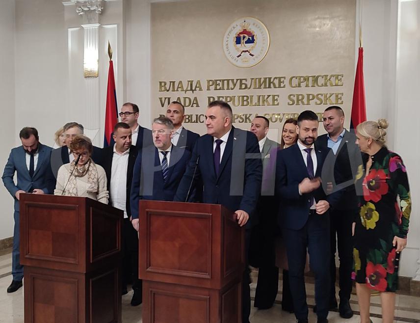 БАЊАЛУКА, 18. НОВЕМБРА /СРНА/ - Предсједник Владе Републике Српске Саво Минић изразио је задовољство реализацијом стратешког плана за финансијску стабилизацију здравствених установа у Републици Српској.