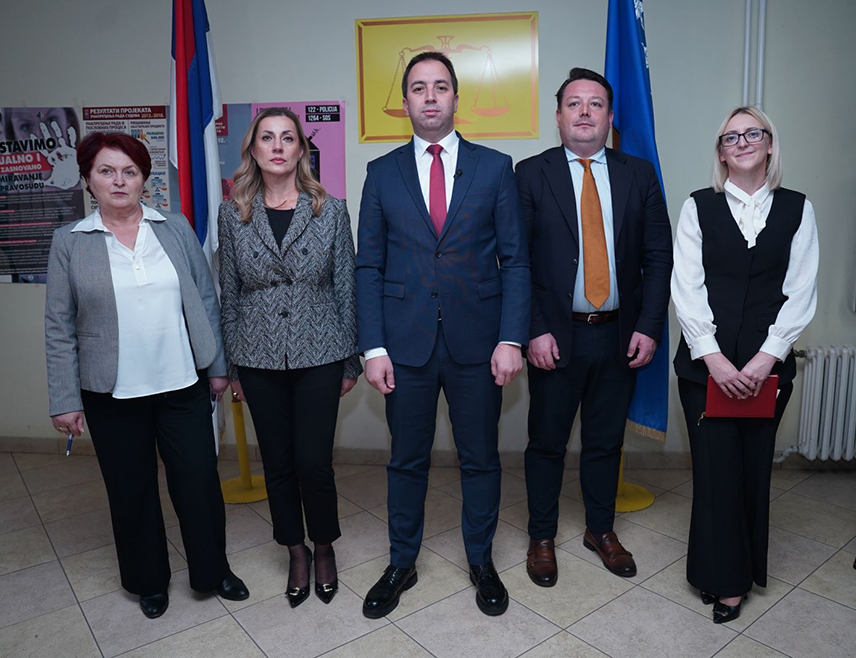 НОВИ ГРАД, 18. НОВЕМБРА /СРНА/ - Министар правде Републике Српске Горан Селак изјавио је данас да ће тражити контролу и надзор правосудне управе с циљем унапређења рада свих правосудних институција.