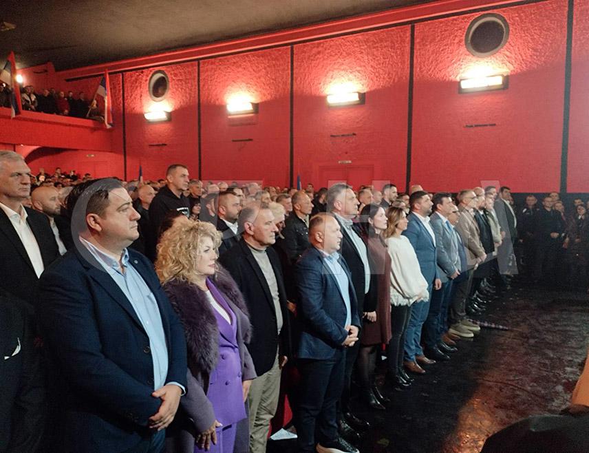 БИЈЕЉИНА, 18. НОВЕМБРА /СРНА/ - Кандидат СДС-а на пријевременим предсједничким изборима у Републици Српској Бранко Блануша рекао је да се залаже за промјене у Српској, од боље борбе против корупције и криминала, до бољег управљања јавним ресурсима и институцијама.