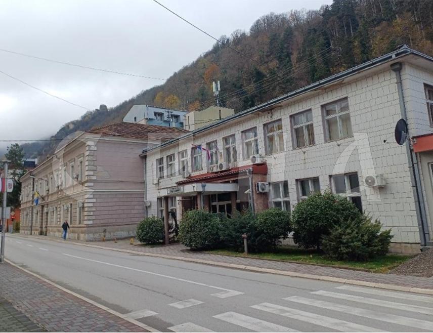 ЗВОРНИК, 19. НОВЕМБРА /СРНА/ - На пријевременим изборима за предсједника Републике Српске право гласа на подручју Зворника имају 53.204 бирача, изјавио је Срни предсједник Градске изборне комсије /ГИК/ Мустафа Арифовић.