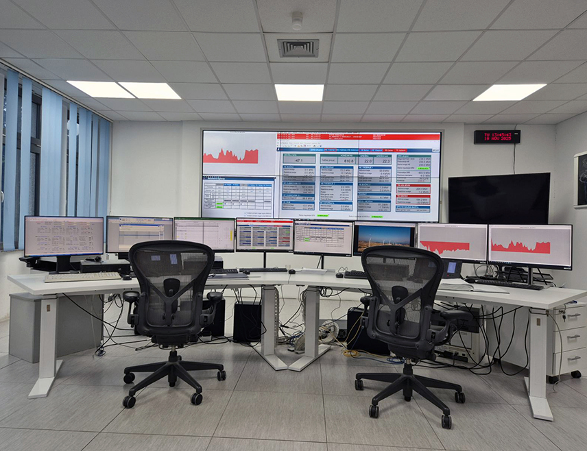 ТРЕБИЊЕ, 19. НОВЕМБРА /СРНА/ - Диспечерски центар "Електропривреде Републике Српске" /ЕРС/, у којем је запослено 11 дипломираних инжењера електротехнике, имаће још већи утицај на пословање компаније са изградњом соларних и вјетро електрана и њиховом интеграцијом у електроенергетски систем.