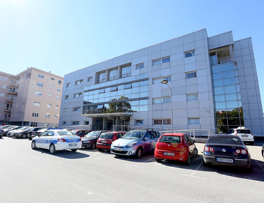 БАЊАЛУКА, 19. НОВЕМБРА /СРНА/ - Окружно јавно тужилаштво Бањалука формирало је предмет у вези са снимком на друштвеним мрежама на којем се види како генерални директор Универзитетског клиничког центра /УКЦ/ Републике Српске Владо Ђајић разговара са мушкарцем о наркотицима.