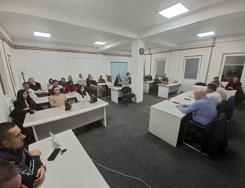 БАЊАЛУКА, 19. НОВЕМБРА /СРНА/ - Општински одбор ДНС-а Гацко подржао је кандидата СНСД-а и владајуће коалиције за предсједника Републике Српске на пријевременим изворима Синишу Карана.