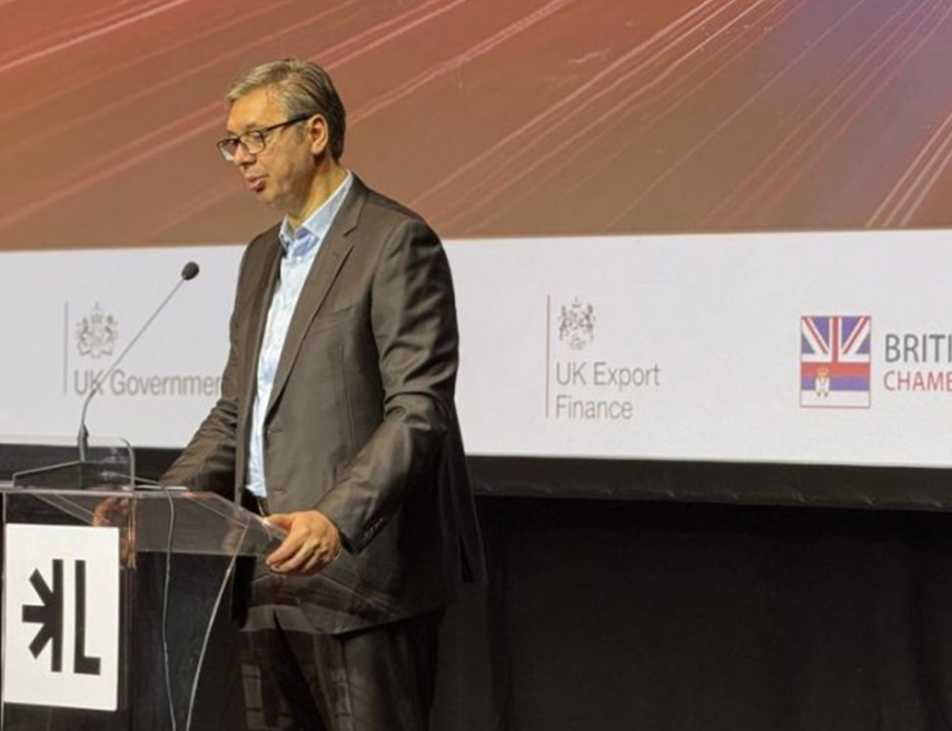 БЕОГРАД, 20. НОВЕМБРА /СРНА/ - Предсједник Србије Александар Вучић изјавио је да  Србија остаје фокусирана на инфраструктурно повезивање региона, а посебно са Републиком Српском, односно БиХ, те да би волио да буде изграђена брза пруга Београд-Рума-Бијељина-Тузла.