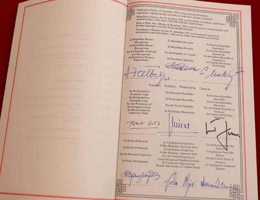 САРАЈЕВО, 21. НОВЕМБРА /СРНА/ - Дејтонски мировни споразум дао је суверенитет Републици Српској, али је интервенционизмом високих представника дошло до знатног урушавања споразума и Устава БиХ као његовог дијела, због чега је једино рјешење за БиХ враћање изворном споразуму, изјавио је посланик СНСД-а у Представничком дому Парламентарне скупштине БиХ Милорад Којић.