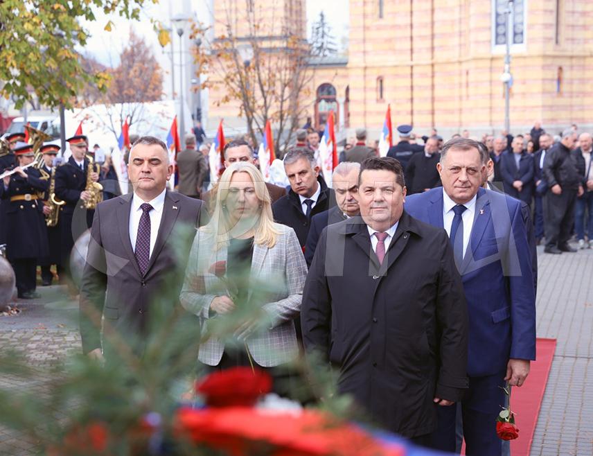 BANJA LUKA, NOVEMBER 20 /SRNA/ – The entry of the Serbian Army into Banja Luka was not merely the arrival of one army to one city, but a day when it became clear that the strength of Serbia and the Serb people was inevitable and unbreakable, SNSD leader Milorad Dodik emphasized.