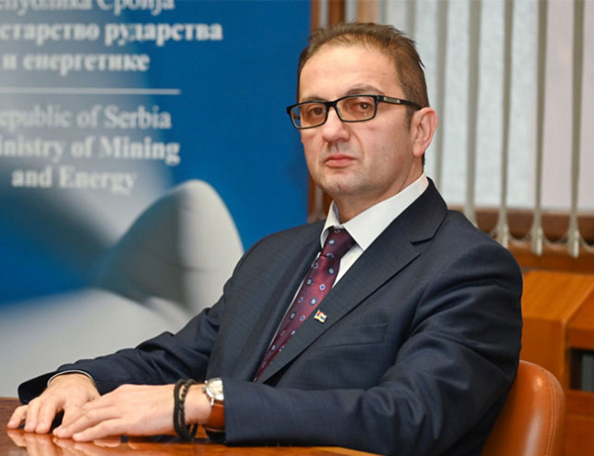 БЕОГРАД, 21. НОВЕМБРА /СРНА/ - Политички аналитичар Стевица Деђански поручио је да 
Република Српска није дата на поклон српском народу, па да му је сада неко може одузети, већ су Срби своју државу одбранили крвљу.