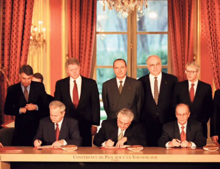 БАЊАЛУКА, 21. НОВЕМБРА /СРНА/ - Навршиле су се пуне три деценије од када је у америчкој бази Рајт Петерсон у Дејтону парафиран Општи оквирни споразум за мир у БиХ и његових 12 анекса, чиме је окончан рат у БиХ и успостављен њен уставно-правни поредак.