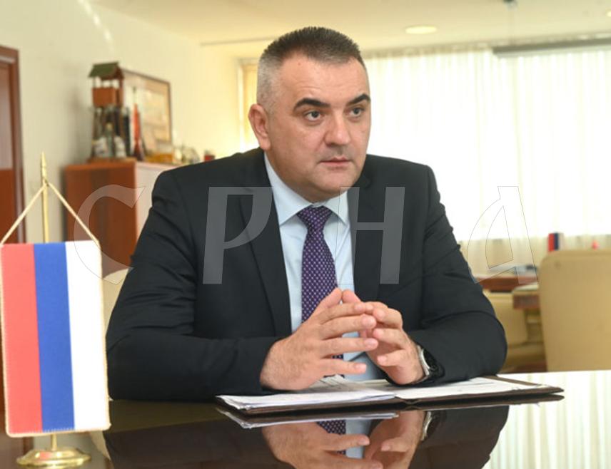 БАЊАЛУКА, 20. НОВЕМБРА /СРНА/ - Премијер Републике Српске Саво Минић упутио је   честитку поводом крсне славе Министарства унутрашњих послова /МУП/ - Аранђеловдана, истичући да ово министарство и његови часни припадници представљају симбол државотворности Српске и гарант опстанка Срба на овим просторима.