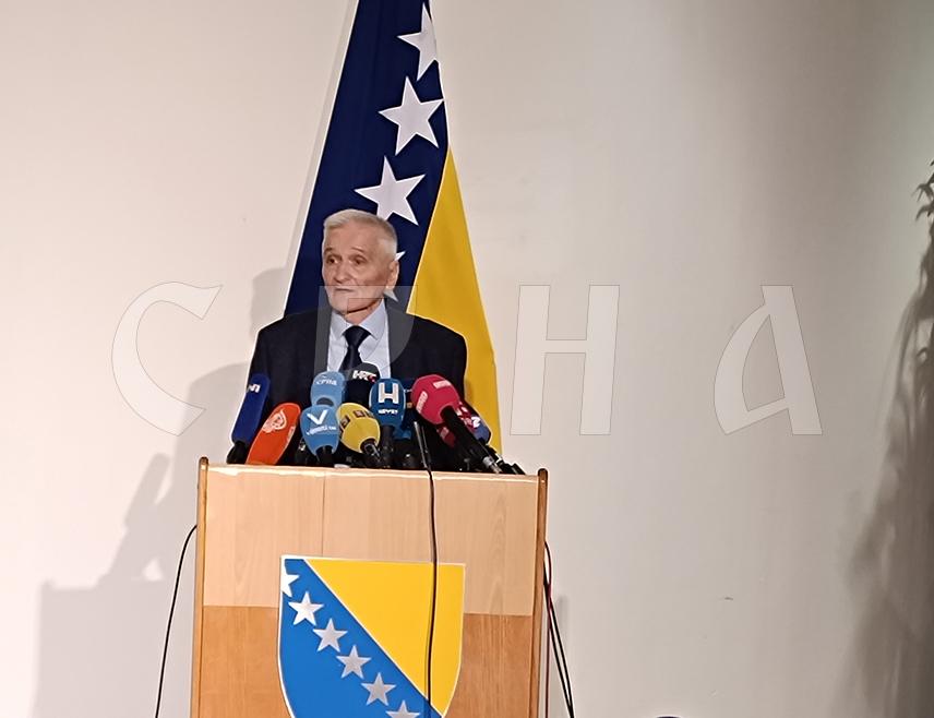 САРАЈЕВО, 20. ОКТОБРА/СРНА/ - Замјеник предсједавајућег Дома народа Парламентарне скупштине БиХ Никола Шпирић изјавио је да су усвајањем буџета институција и међународних обавеза БиХ за ову годину данас поражене антидржавне и снаге које су хтјеле Републику Српску да држе као кривца за неусвајање овог документа.