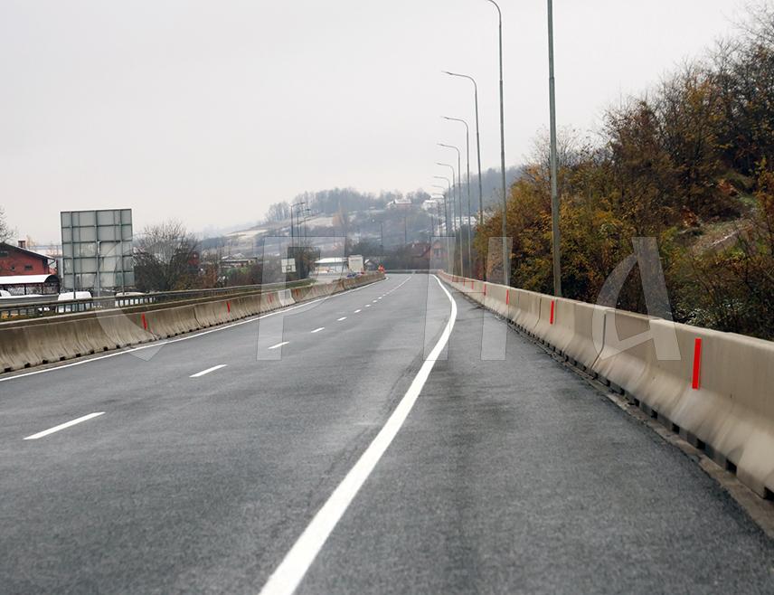 БАЊАЛУКА, 21. НОВЕМБРА /СРНА/ - У Бањалуци је данас, у присуству званичника Републике Српске, пуштен у саобраћај реконструисани дио брзе саобраћајнице Клашнице–Бањалука у дужини од шест километара.