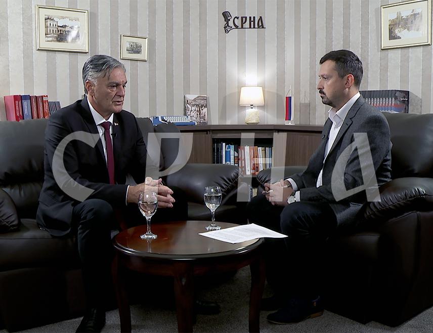 BANJA LUKA, NOVEMBER 21 /SRNA/ – Republika Srpska is firmly resisting, through the strength of its institutions, the creation of a unitary BiH where the Serb people would have no subjectivity, statehood or participation in decision-making, but would instead become a national minority, professor of constitutional law Siniša Karan told SRNA.