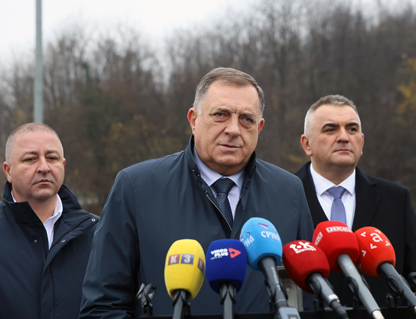 БАЊАЛУКА, 21. НОВЕМБРА /СРНА/ - Предсједник СНСД-а Милорад Додик изјавио је данас да је брза саобраћајница Клашнице-Бањалука једна од најфреквентнијих у Републици Српској и да ће њена реконструкција бити веома квалитетно урађена.