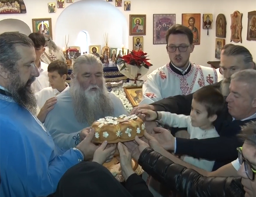 ПРИЗРЕН, 21. НОВЕМБРА /СРНА/ - Стотињак вjерника присуствовао је данас прослави храмовне славе у манастиру Светих архангела код Призрена, задужбини цара Душана.