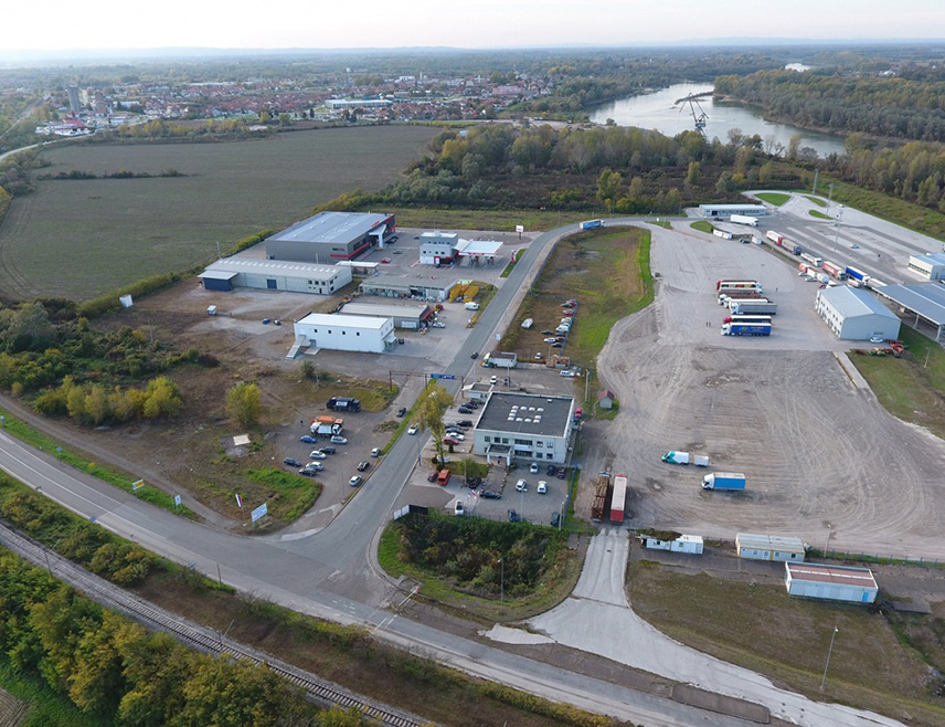 ШАМАЦ, 21. НОВЕМБРА /СРНА/  - Јавно предузеће "Слободна зона" Шамац од данас је увела модерније и практичније начине плаћања комуналних услуга - мјештани Обудовца своје рачуне могу да измире директно у својој мјесној заједници, а уведено је и  слање рачуна путем мејла.