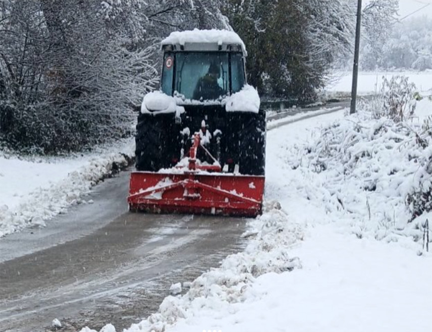 ЛАКТАШИ, 22. НОВЕМБРА /СРНА/ - Сви магистрални и регионални путеви на подручју града Лакташи су очишћени, изјавио је градоначелник Мирослав Бојић.