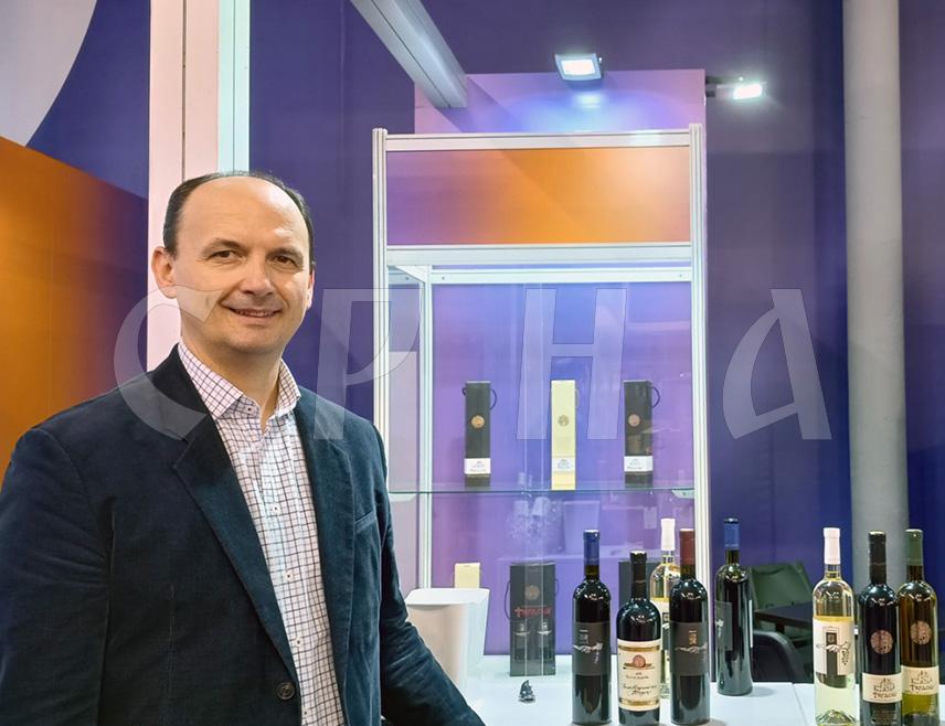 BELGRADE, NOVEMBER 22 /SRNA/ – The Tvrdoš Monastery Cellars winery, in addition to its traditional selection of renowned wines, presented a new wine, Tamjanika, at the Wine Vision of the Open Balkan fair in Belgrade.