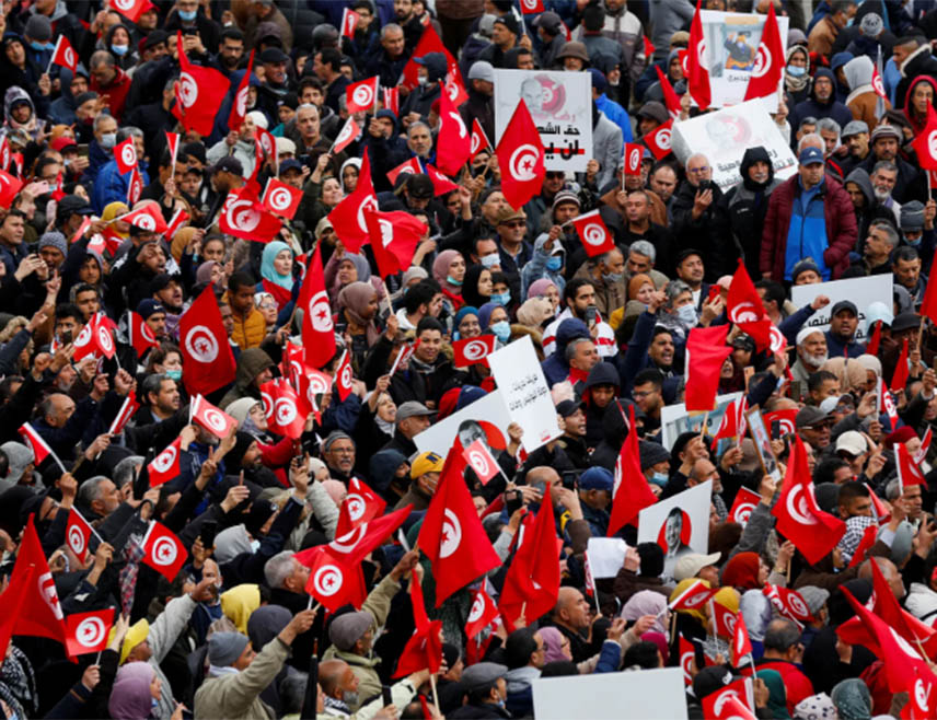 ТУНИС, 22. /СРНА-Ројтерс/ - Хиљаде грађана марширале су у главном граду Туниса на скупу против "неправде и репресије", оптужујући предсједника Каиса Саједа да учвршћује једностраначку владавину користећи правосуђе и полицију.